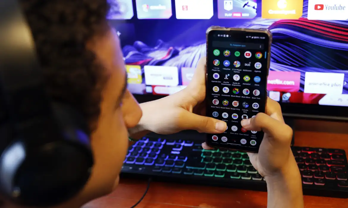 Leia mais sobre o artigo Consulta pública sobre regulação de redes sociais vai até o dia 17