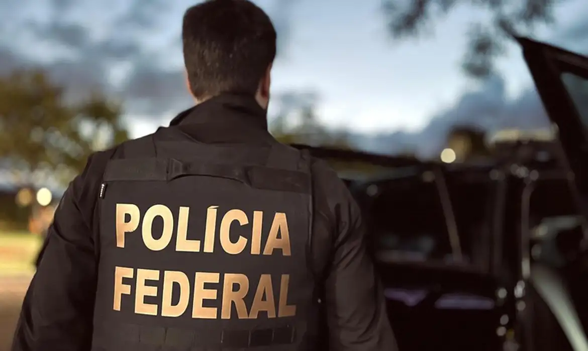 Leia mais sobre o artigo PF prende suspeito de distribuir imagens de abuso sexual infantil