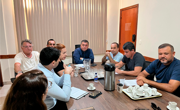 Leia mais sobre o artigo Câmara de Anchieta se reúne com EDP e cobra melhorias no fornecimento de energia no município