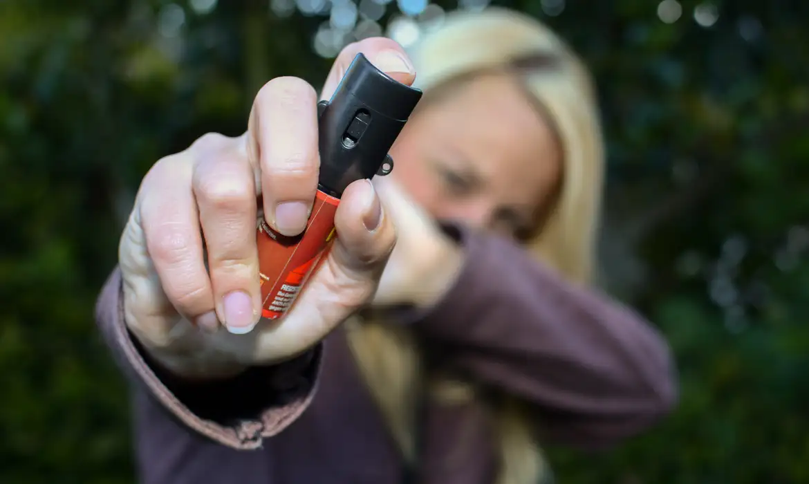 Leia mais sobre o artigo Mulheres podem comprar e usar spray de pimenta para defesa pessoal