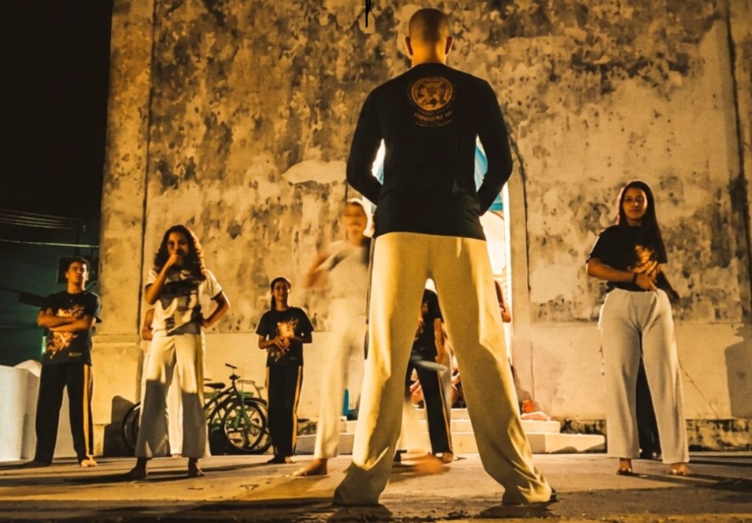 Leia mais sobre o artigo Projeto itinerante de capoeira fortalece cultura, esporte e cidadania em Anchieta